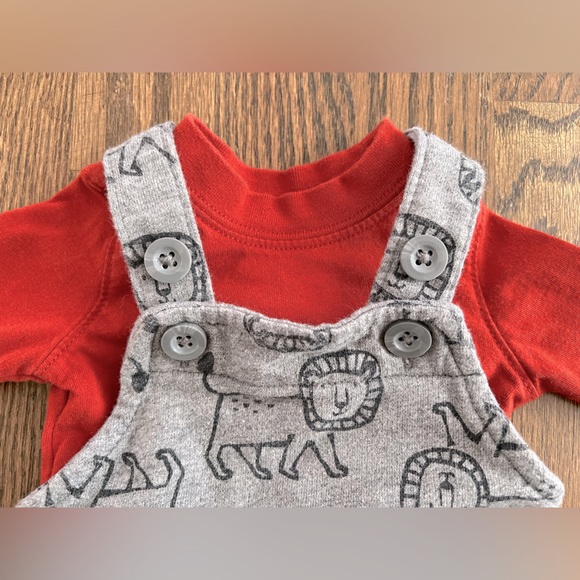 EUC Carter's 2-Piece Lion Print Tee & Overall Set - Gray/Burnt Orange - Newborn - Picture 5 of 16